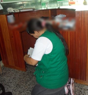 Avaluadora de Suavalúo registrando activos en el levantamiento de inventario
