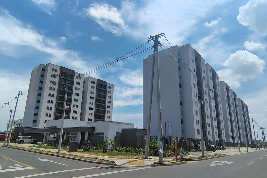 Edificios de apartamentos en zona urbana del Valle del Cauca